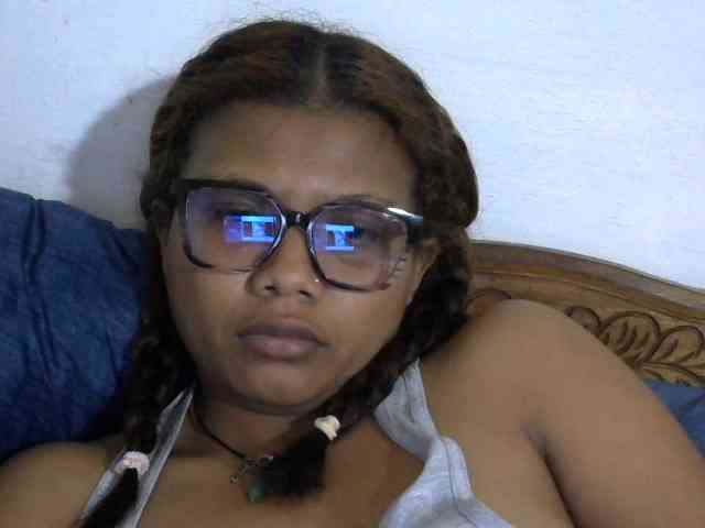 Anelah bongacams live cam model