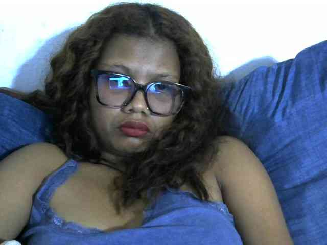 Anelah bongacams live cam model