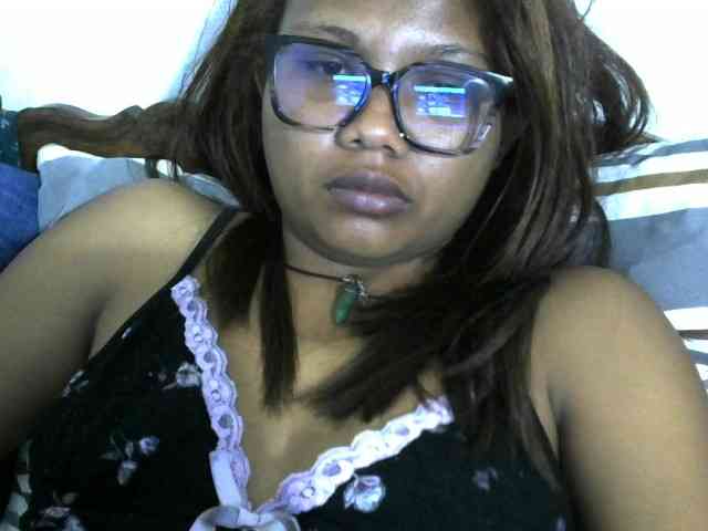 Anelah bongacams live cam model