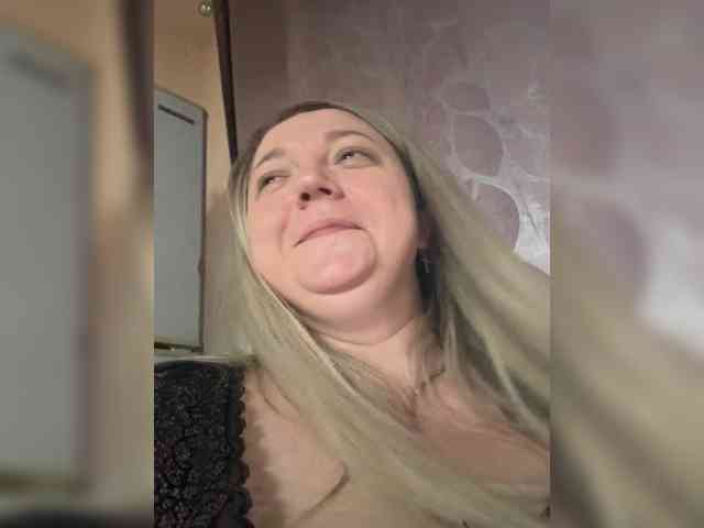 KiraMalina bongacams live cam model