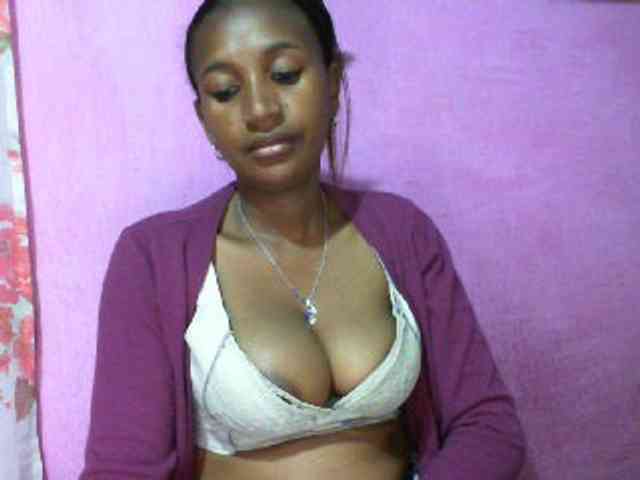 Mynah bongacams live cam model