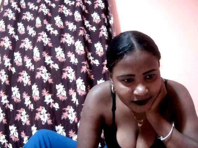 Aldah1 bongacams live cam model