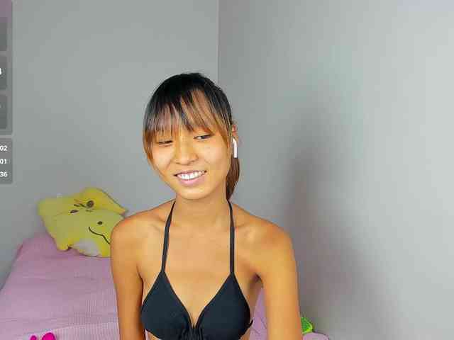 lihnpham bongacams live cam model