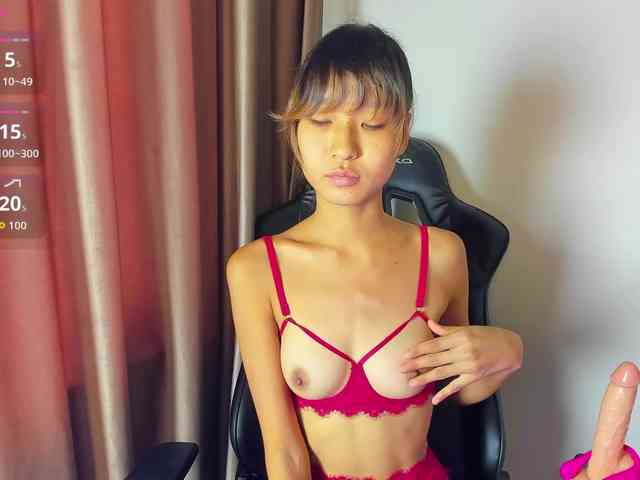 lihnpham bongacams live cam model
