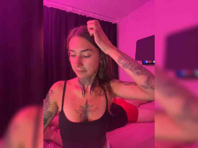 Ewwawow bongacams live cam model