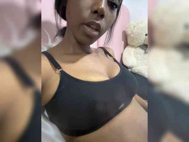 Kyllie bongacams live cam model