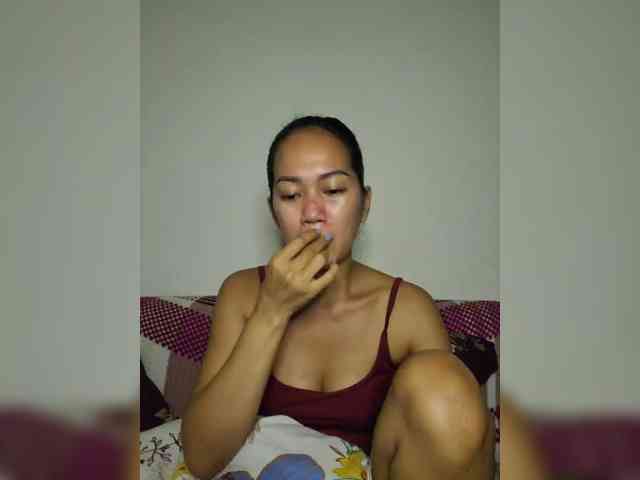 Kiana11 bongacams live cam model