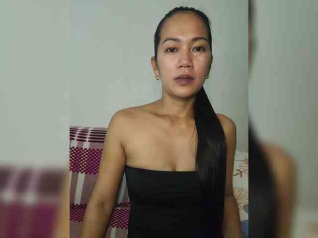Kiana11 bongacams live cam model
