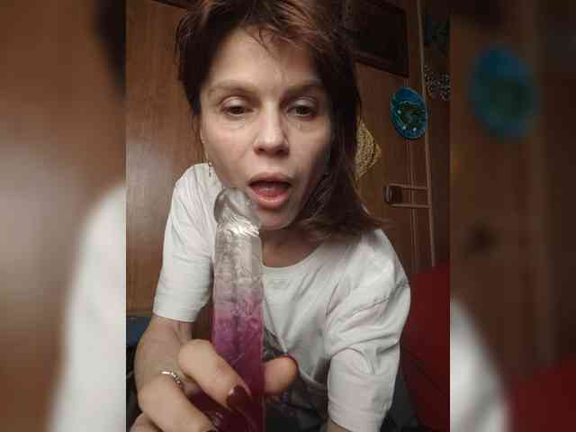 Vikeyna bongacams live cam model