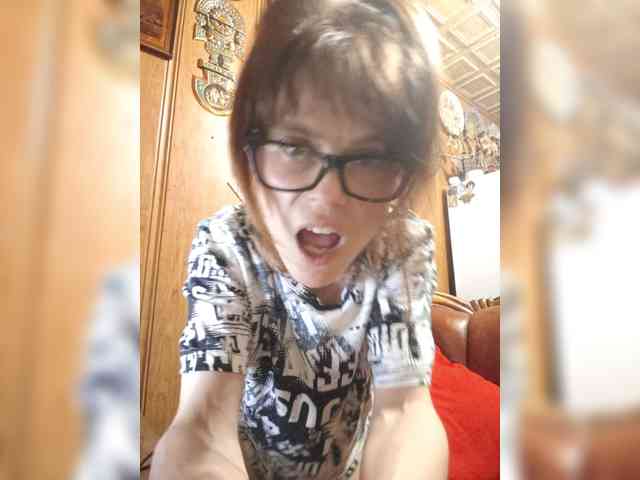 Vikeyna bongacams live cam model