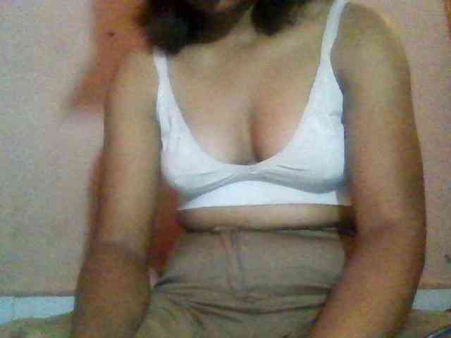 Rosah bongacams live cam model