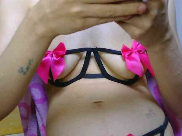 CarluyMessy bongacams live cam model
