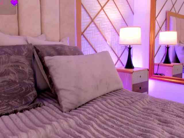 ZaraVesari bongacams live cam model