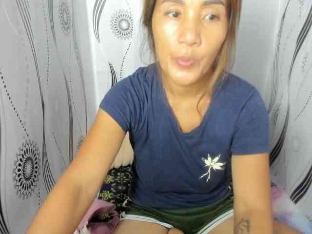 Sweettrouble42 bongacams live cam model