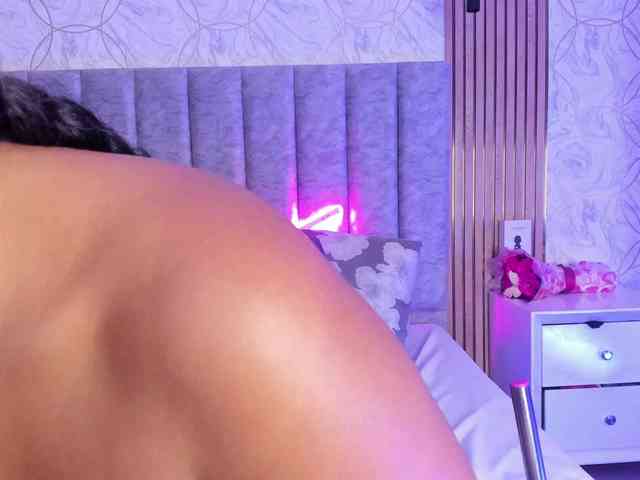 SofiCruz bongacams live cam model