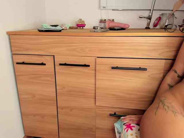 Deliciousass bongacams live cam model