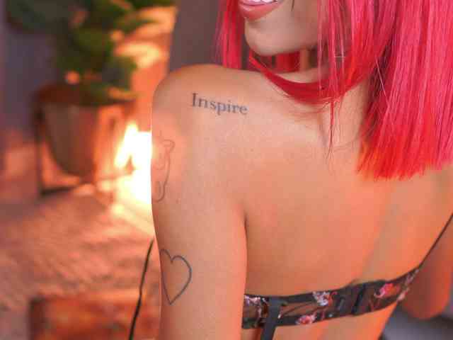 MelyTaylor bongacams live cam model