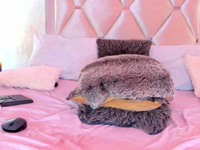 selenecarter bongacams live cam model