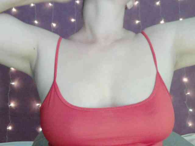 SoftMoon bongacams live cam model