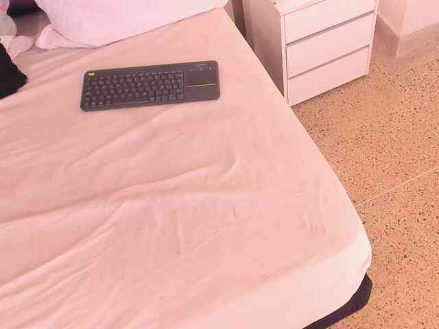 CrystalRose1 bongacams live cam model