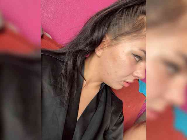 Family707 bongacams live cam model