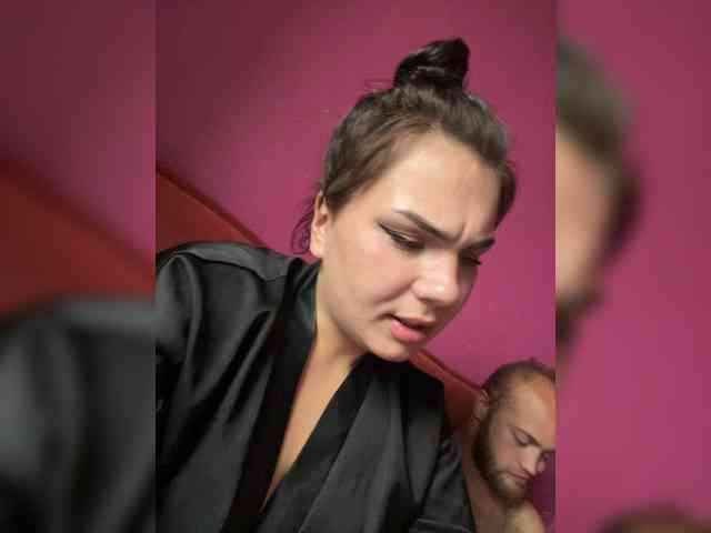 Family707 bongacams live cam model