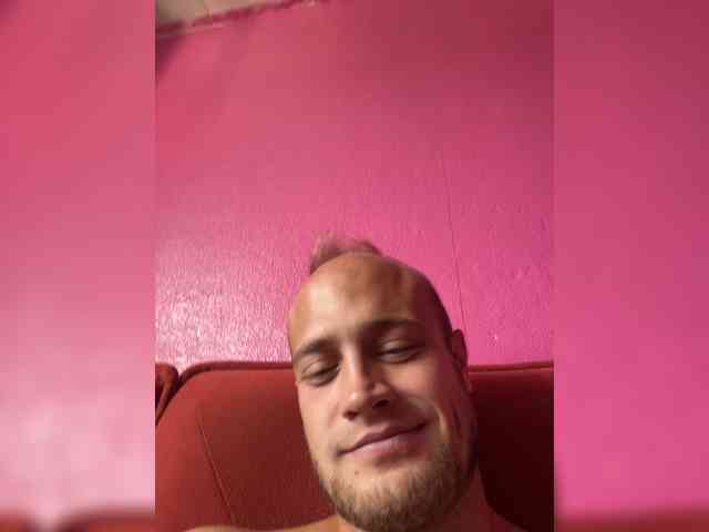 Family707 bongacams live cam model