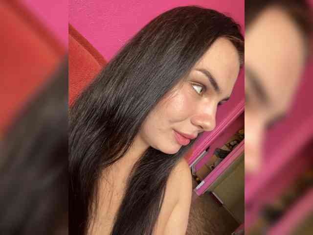 Family707 bongacams live cam model