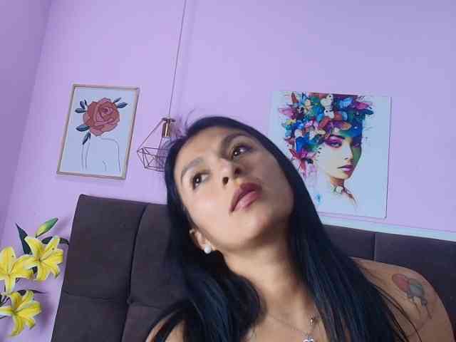Melannyy-- bongacams live cam model