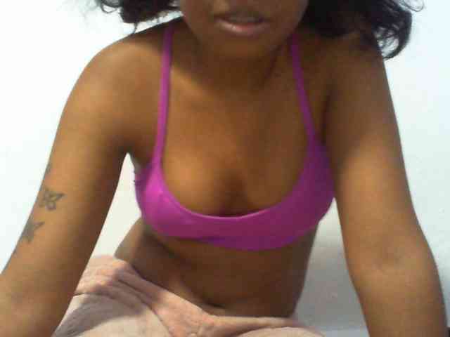 Njara12 bongacams live cam model