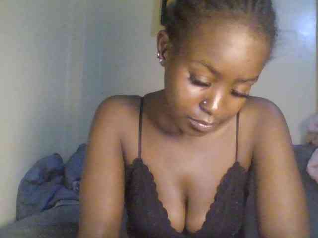 Mailena bongacams live cam model