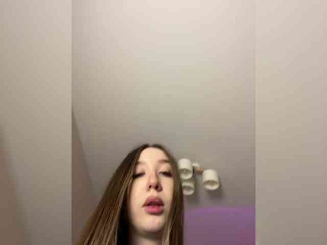 sashhhkino bongacams live cam model