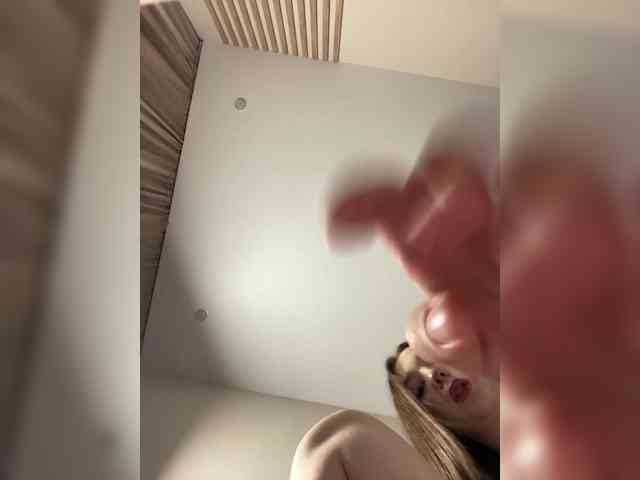 sashhhkino bongacams live cam model