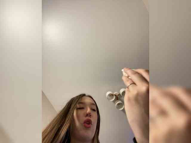 sashhhkino bongacams live cam model