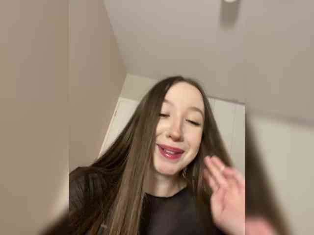 sashhhkino bongacams live cam model