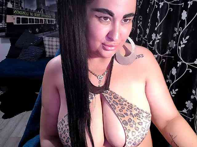 NaturalWoman bongacams live cam model