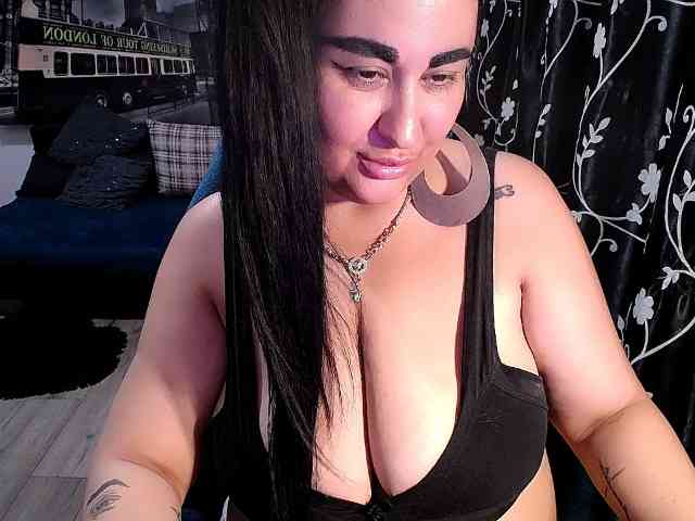 NaturalWoman bongacams live cam model