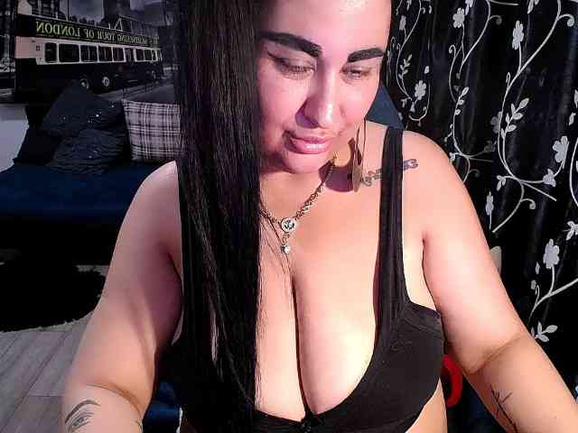 NaturalWoman bongacams live cam model