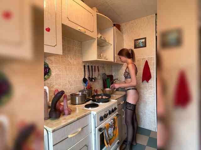 Kiki-77 bongacams live cam model