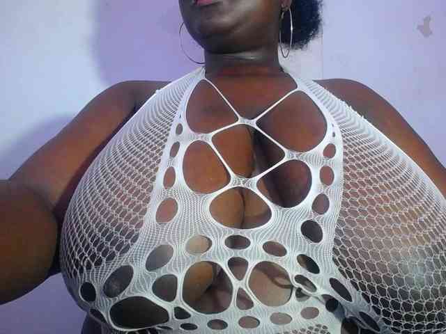 neighbor-ebony bongacams live cam model