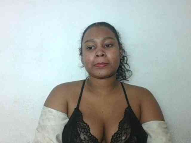 Triida bongacams live cam model
