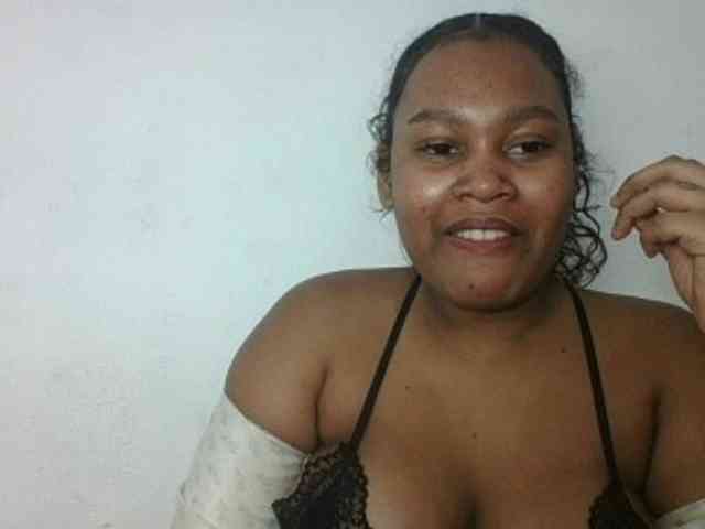 Triida bongacams live cam model