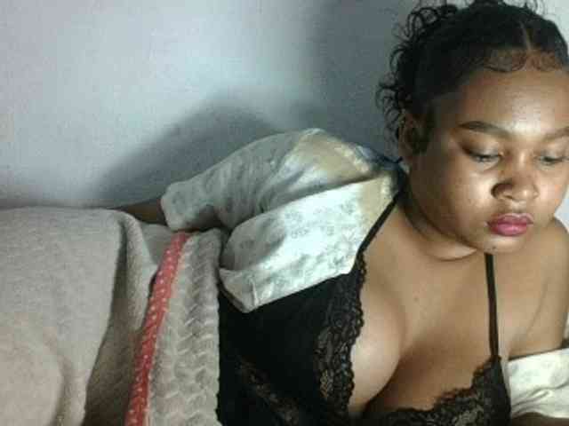 Triida bongacams live cam model