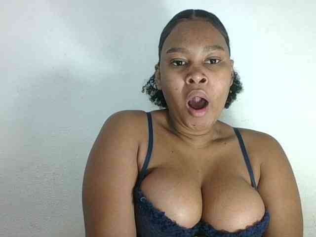 Triida bongacams live cam model