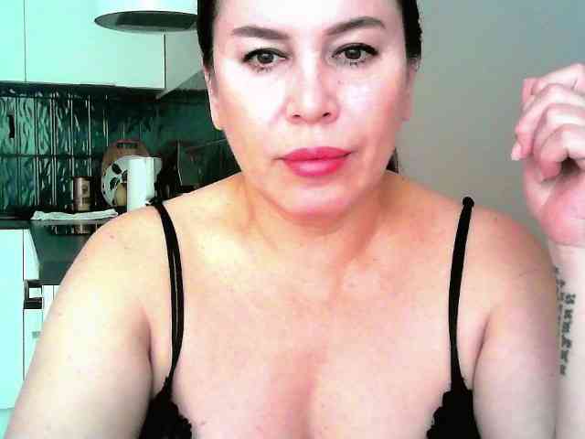 CleopatraCleo bongacams live cam model