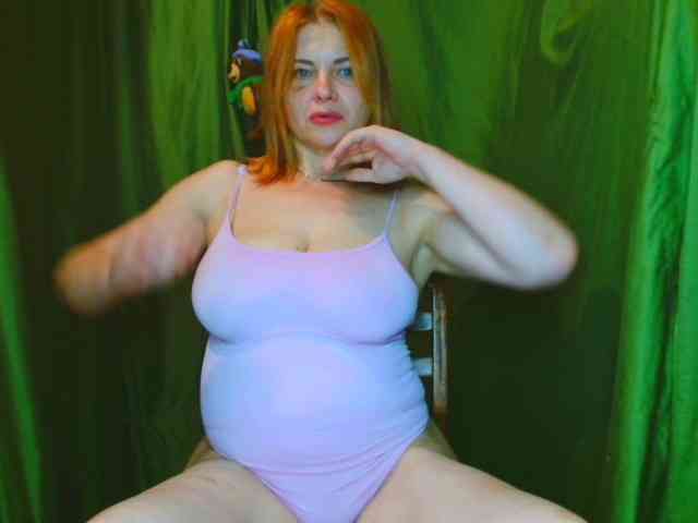Milana9732 bongacams live cam model