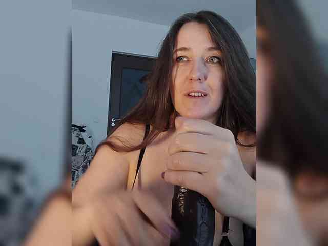 Angela100 bongacams live cam model