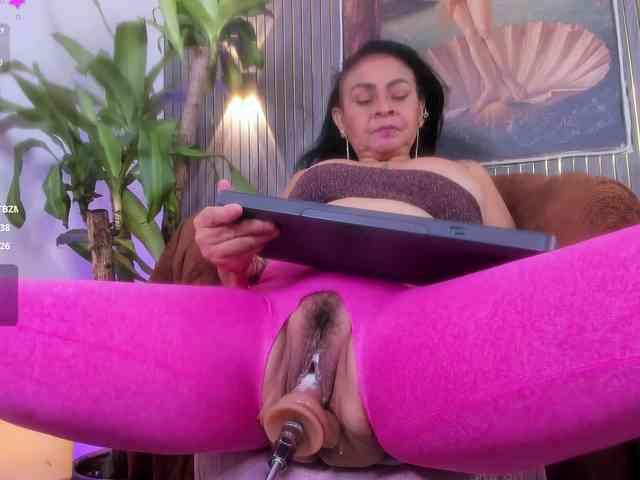 Cloee-rabbyt bongacams live cam model