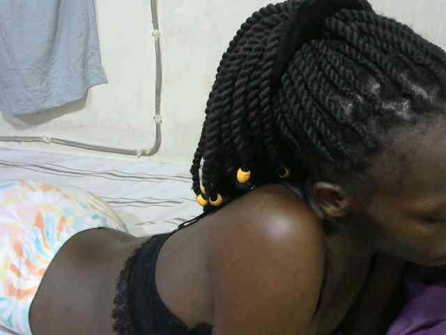 PrettyOne1 bongacams live cam model
