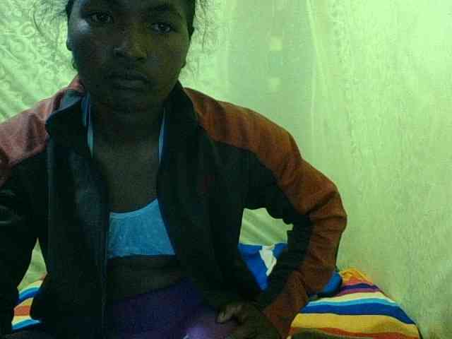Raissa-Suan bongacams live cam model
